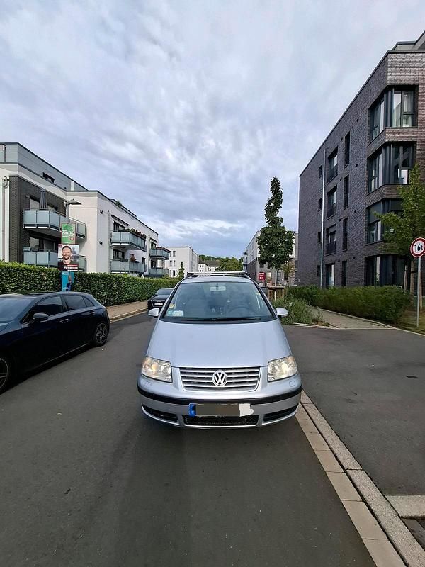 Grau Gebraucht 2005 VW Sharan Van / Kleinbus | 4.000 € (Etwas zu teuer) - Bild 1/4