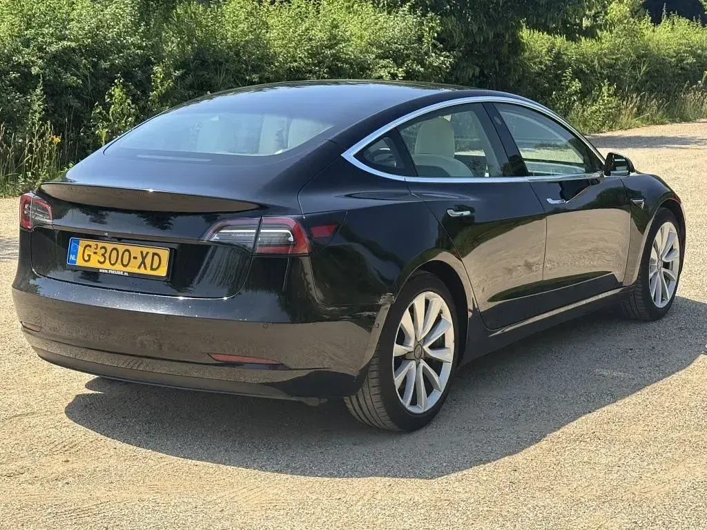Gebraucht Tesla Model 3 Standard Range 175 kW (238 PS) 2019 Schwarz Limousine