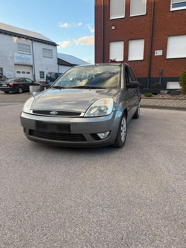 Usata Ford Fiesta 101 CV (74 kW) 2002 Argento Utilitaria
