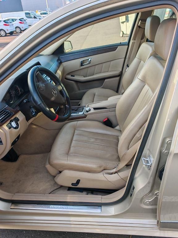 Brugt Mercedes E220 Elegance 170 HK (125 kW) 2010 Beige Sedan