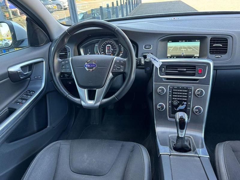 Gebraucht Volvo V60 120 PS (88 kW) 2016 Grau Kombi