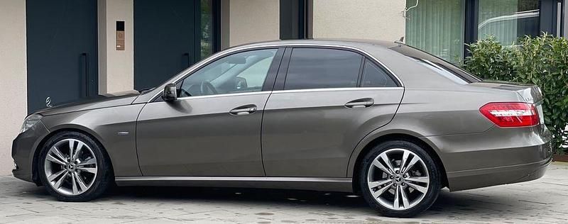 Second-hand Mercedes E250 204 CP (150 kW) 2009 Berlinǎ