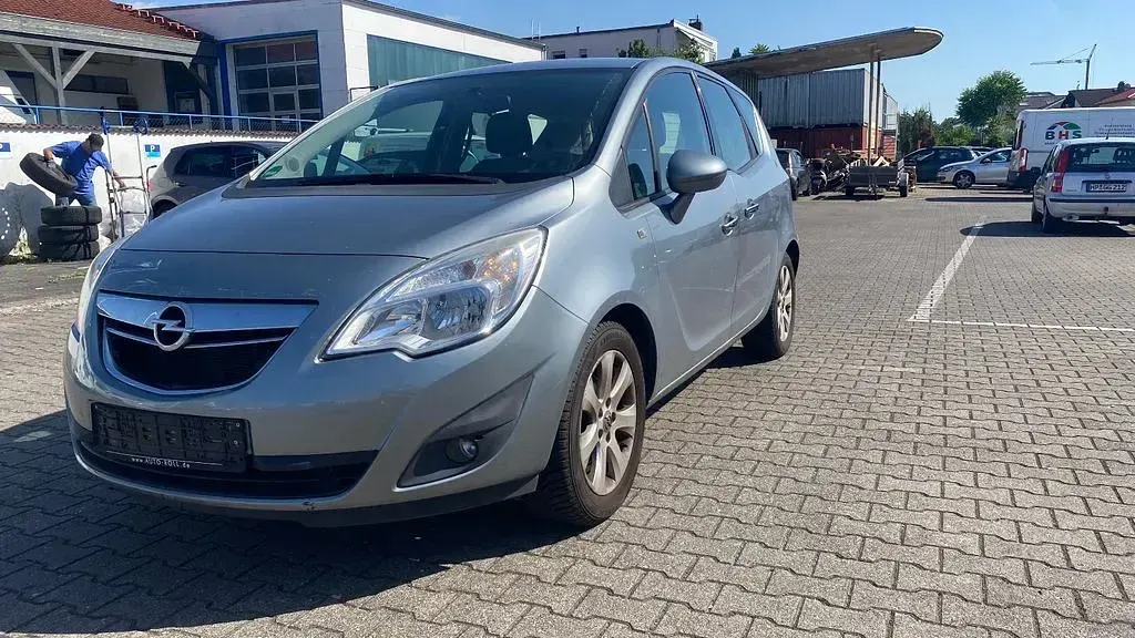 Gebraucht Opel Meriva Active 101 PS (74 kW) 2013 Silber Van / Kleinbus
