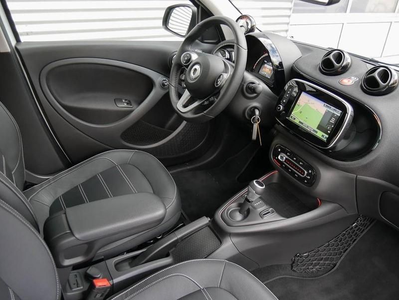 Gebraucht Smart ForFour Electric Drive Exclusive 60 kW (82 PS) 2020 Weiß Limousine