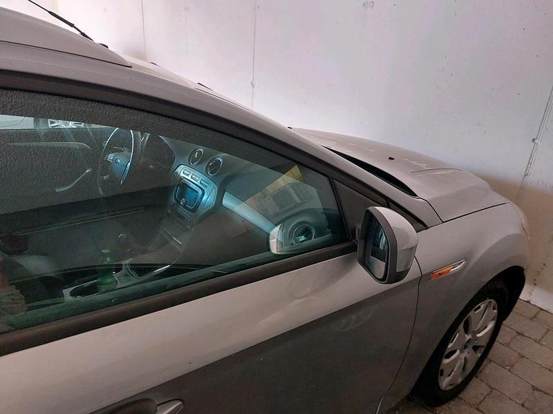 Gebraucht Ford Mondeo 145 PS (106 kW) 2009 Grau Kombi