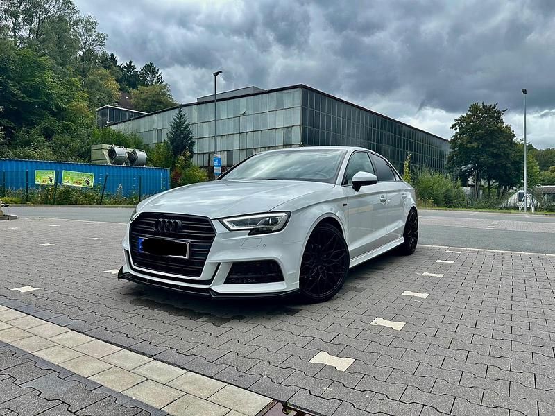 Weiß Gebraucht 2019 Audi A3 S-Line Limousine | 17.900 € (Fairer Preis) - Bild 1/4