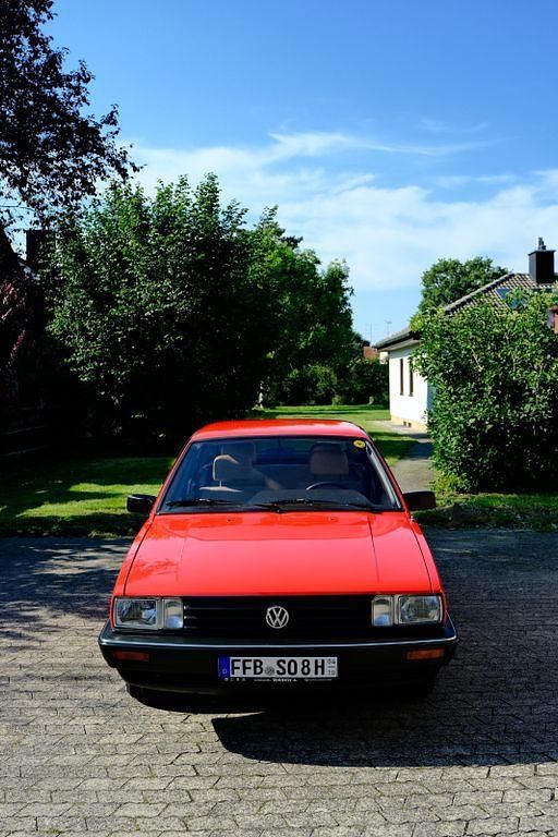 Używany VW Passat 90 KM (66 kW) 1985 Czerwony Hatchback