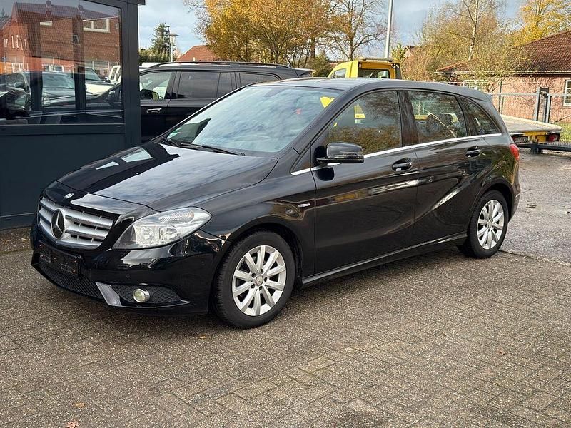 Schwarz Gebraucht 2012 Mercedes B180 Van / Kleinbus | 5.999 € (Superpreis) - Bild 1/4