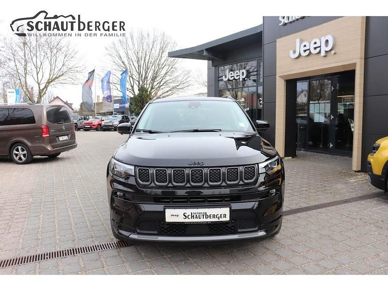 Gebraucht Jeep Compass 131 PS (96 kW) 2024 Schwarz SUV
