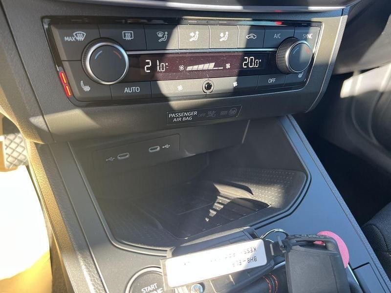 Schwarz met. (metallic) Gebraucht 2024 Seat Ibiza FR Limousine | 18.989 € (Fairer Preis) - Bild 1/4