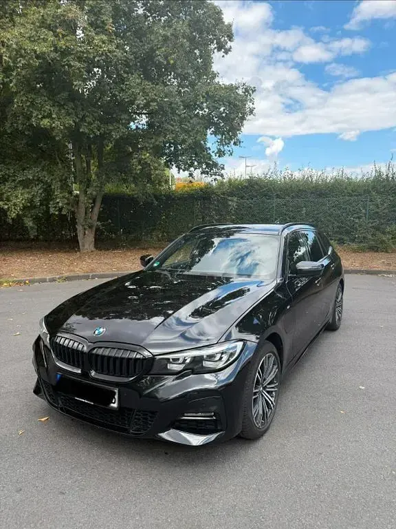 Gebraucht BMW 320e M Sport 204 PS (150 kW) 2021 Schwarz Kombi