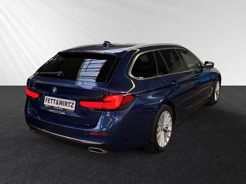 Gebraucht BMW 520 Luxury Line 190 PS (139 kW) 2022 Phytonicblau metallic Kombi