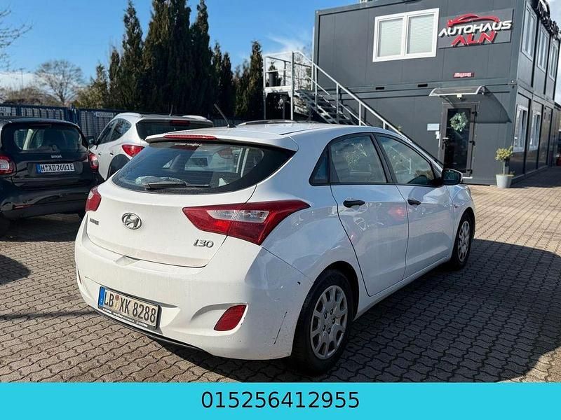 Gebraucht Hyundai i30 Classic 90 PS (66 kW) 2012 Weiß Limousine