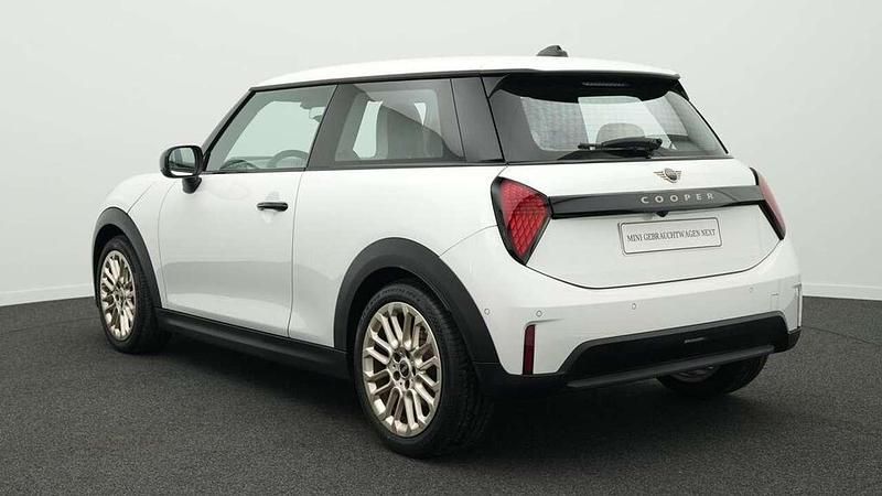 Gebraucht Mini Cooper Favoured 156 PS (114 kW) 2024 Weiß Kleinwagen