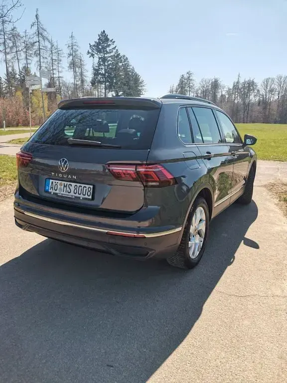 Gebraucht VW Tiguan Life 150 PS (110 kW) 2023 Grau SUV