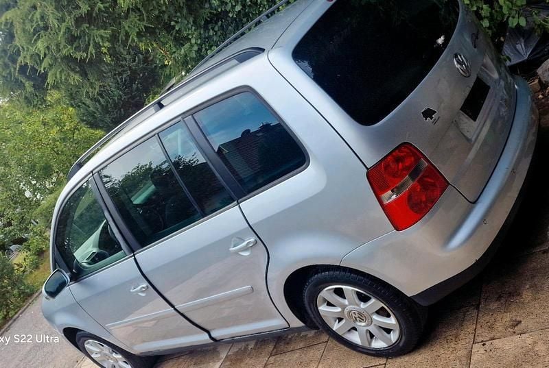 Silber Gebraucht 2005 VW Touran Van / Kleinbus | 800 € (Superpreis) - Bild 1/4