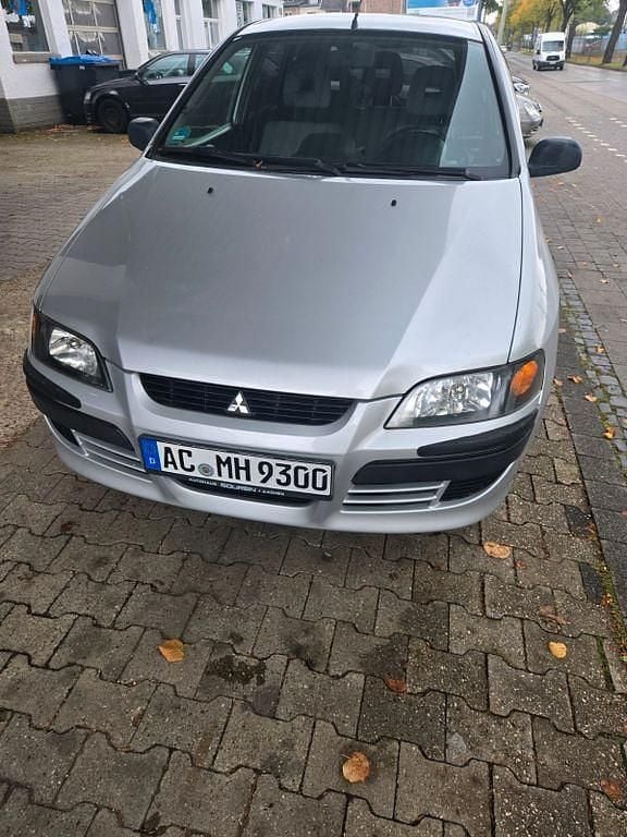 Silber Gebraucht 2003 Mitsubishi Space Star Van / Kleinbus | 1.750 € (Fairer Preis) - Bild 1/4