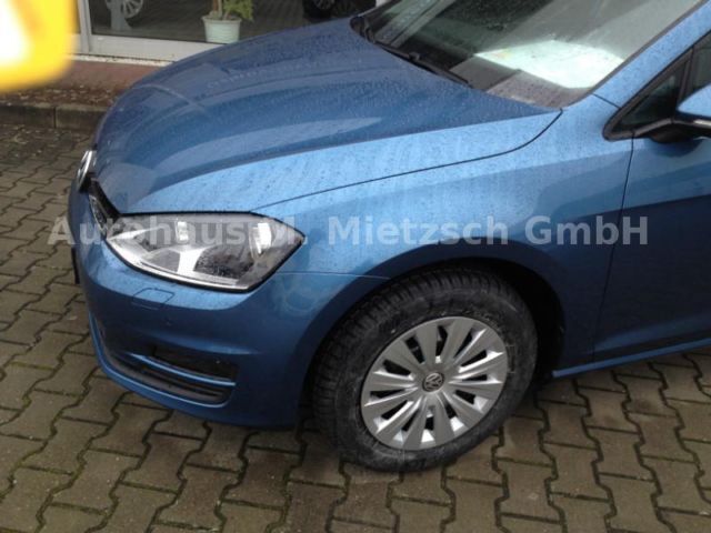 Gebraucht VW Golf VII Comfortline 110 PS (80 kW) 2014 Blau metallic Kombi