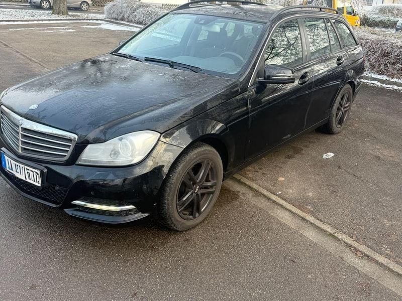 Schwarz Gebraucht 2013 Mercedes C200 Limousine | 4.200 € (Superpreis) - Bild 1/4