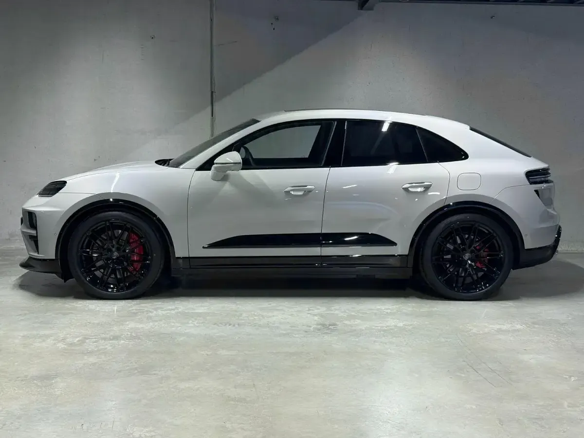 Neu Porsche Macan Turbo 469 kW (639 PS) 2026 Kreide SUV