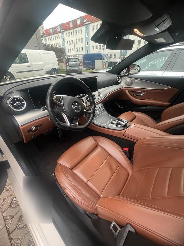 Gebraucht Mercedes E220 194 PS (142 kW) 2018 Weiß Limousine