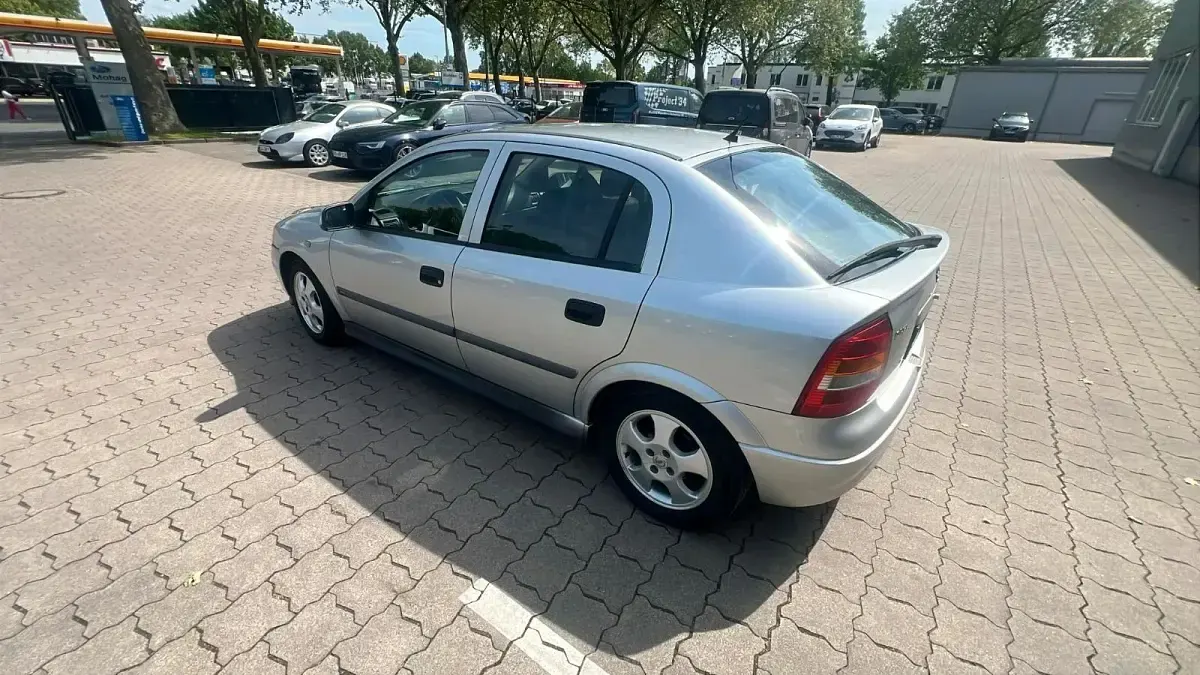 Gebraucht Opel Astra 101 PS (74 kW) 2001 Silber Kleinwagen