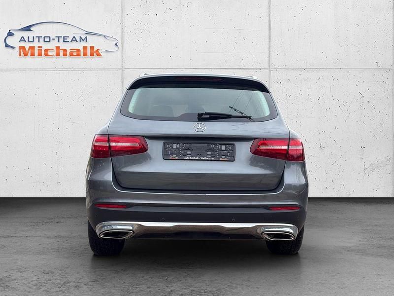 Gebraucht Mercedes GLC250 211 PS (155 kW) 2017 Selenitgrau SUV