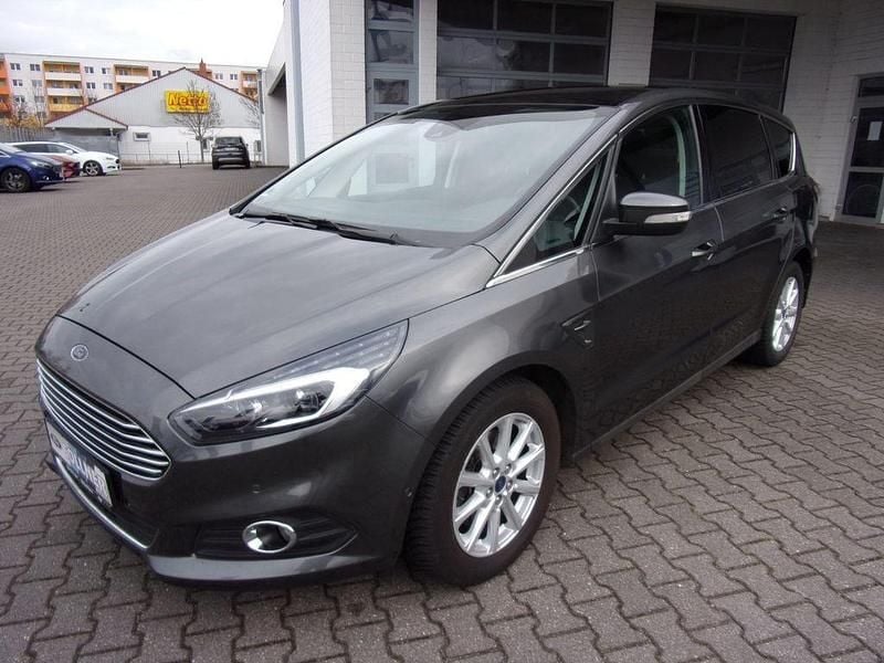 Grau Gebraucht 2019 Ford S-MAX Titanium Van / Kleinbus | 21.790 € (Fairer Preis) - Bild 1/4