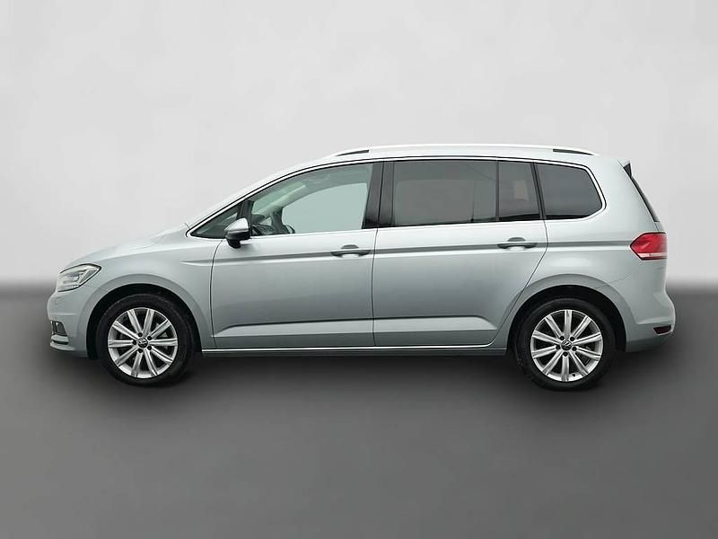 Gebraucht VW Touran Highline 150 PS (110 kW) 2024 Silber Van / Kleinbus