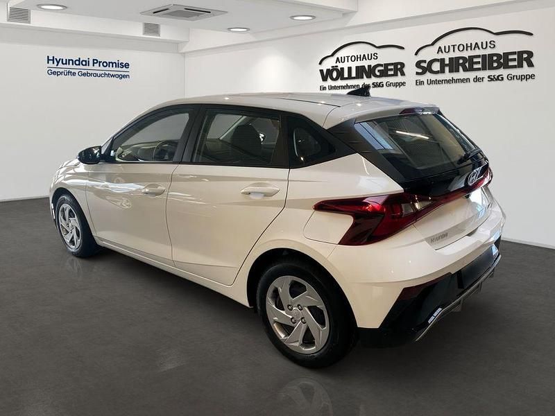 Gebraucht Hyundai i20 Select 101 PS (74 kW) 2024 Weiß Kleinwagen