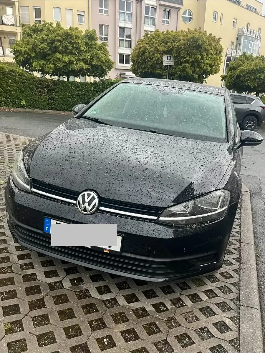 Second-hand VW Golf VII Trendline 110 CP (80 kW) 2017 Negru Hatchback