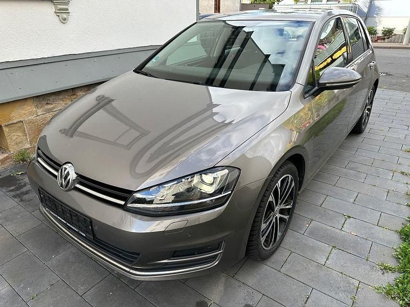 Grau Gebraucht 2014 VW Golf VII Highline Limousine | 7.990 € (Guter Preis) - Bild 1/4