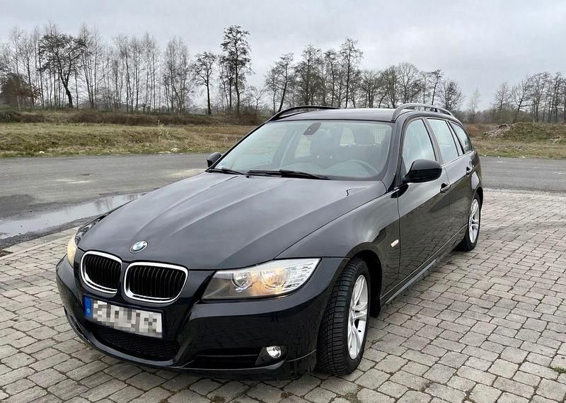 Gebraucht BMW 318 143 PS (105 kW) 2010 Schwarz Kombi