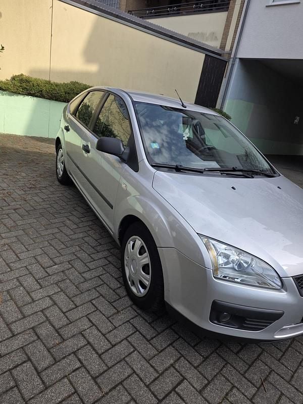 Second-hand Ford Focus 101 CP (74 kW) 2005 Argintiu Hatchback
