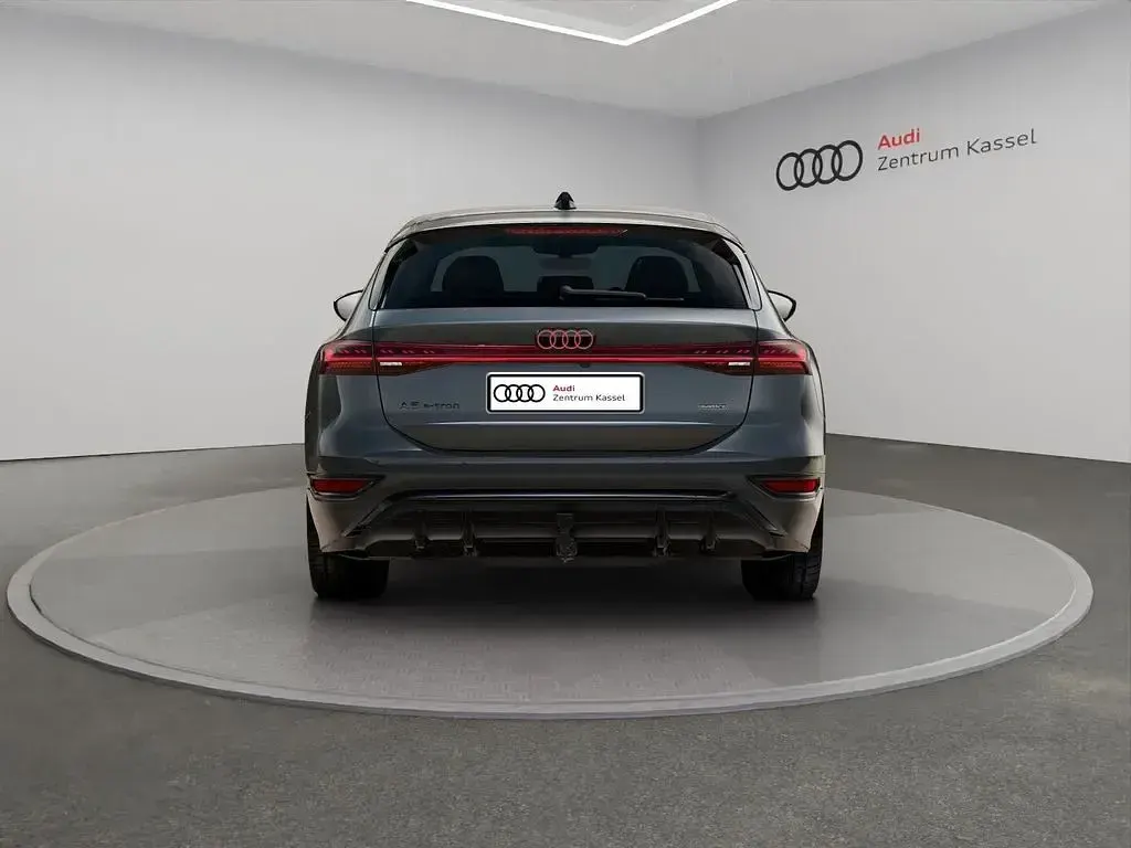 Nouă Audi A6 e-tron S-Line 314 kW (428 CP) 2026 Gri Break
