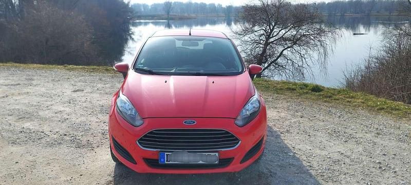 Gebraucht Ford Fiesta SYNC Edition 80 PS (58 kW) 2013 Rot Kleinwagen