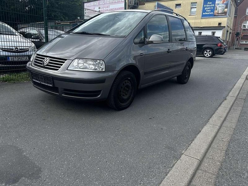 Grau Gebraucht 2009 VW Sharan Comfortline Van / Kleinbus | 3.490 € (Guter Preis) - Bild 1/4