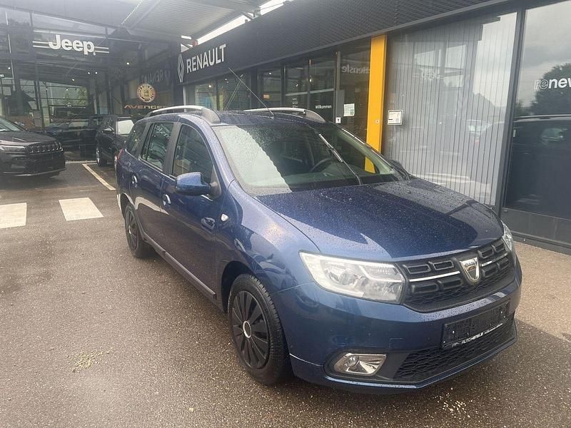 Kosmosblau (blau) Gebraucht 2017 Dacia Logan Lauréate Limousine | 5.800 € (Guter Preis) - Bild 1/4
