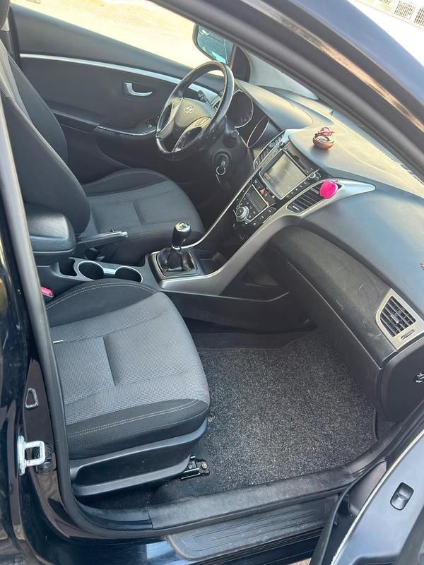 Gebraucht Hyundai i30 99 PS (72 kW) 2013 Schwarz Limousine