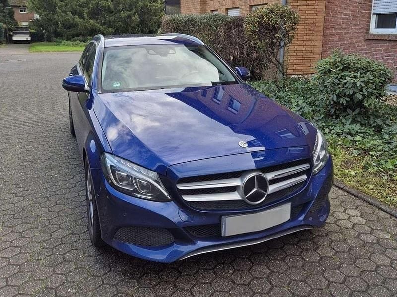 Blau Gebraucht 2017 Mercedes C220 Avantgarde Kombi | 12.000 € (Superpreis) - Bild 1/4