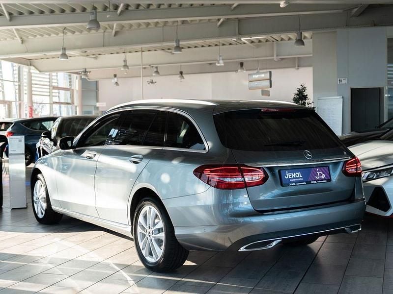 Gebraucht Mercedes C220 194 PS (142 kW) 2018 Selenitgrau Limousine