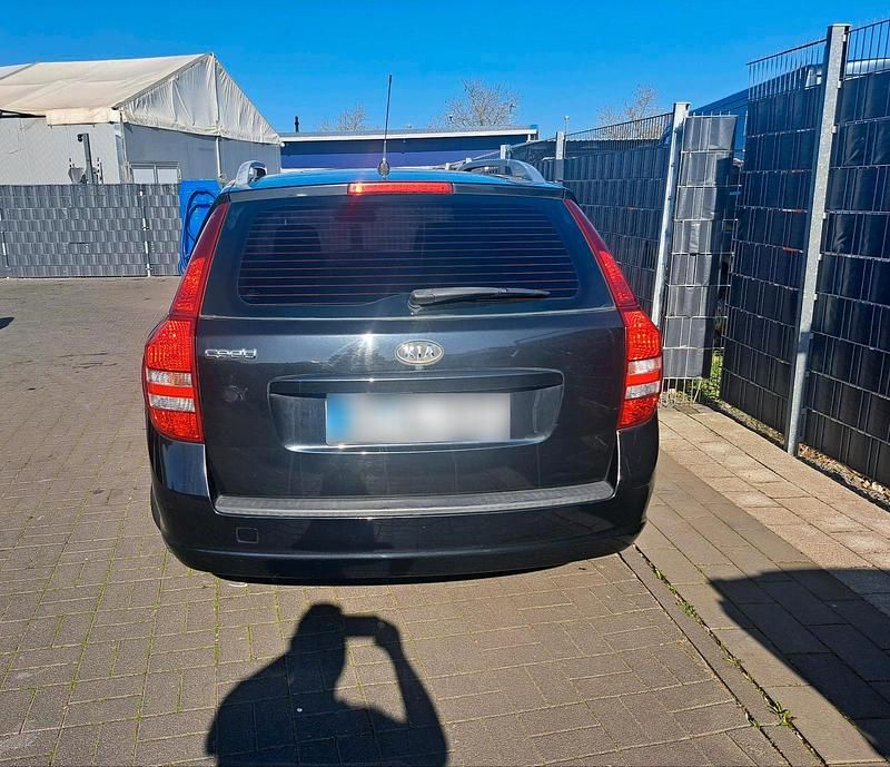 Gebraucht Kia Ceed 126 PS (92 kW) 2009 Schwarz Kleinwagen