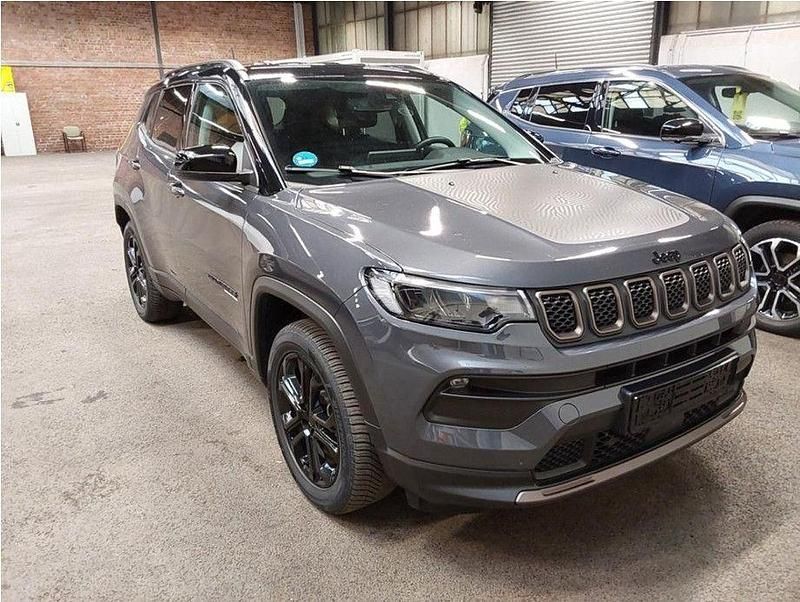 Sl[ez + mxs] graphite gre Gebraucht 2022 Jeep Compass SUV | 22.650 € (Superpreis) - Bild 1/4