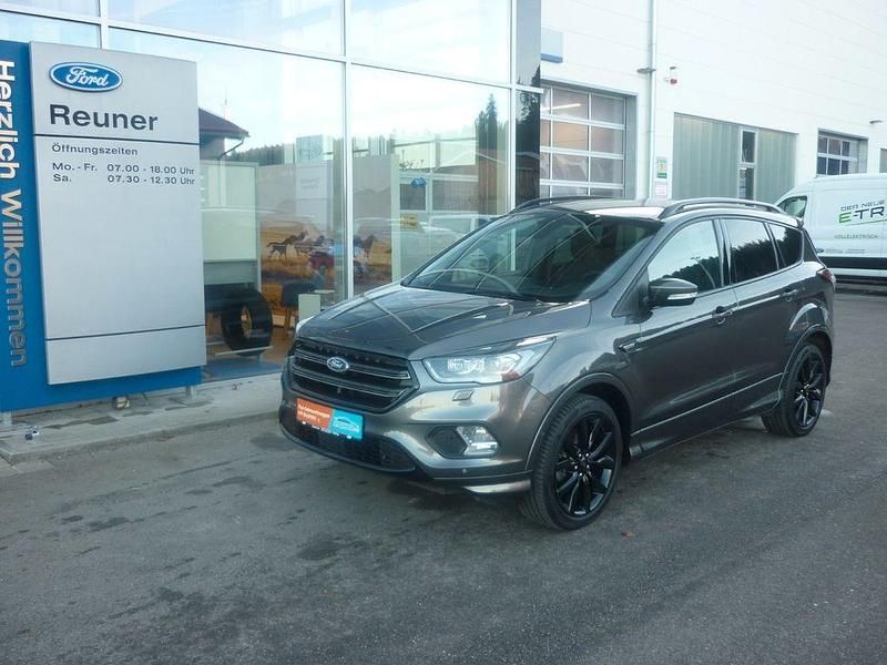Grau Gebraucht 2017 Ford Kuga ST-Line SUV | 14.750 € (Fairer Preis) - Bild 1/4