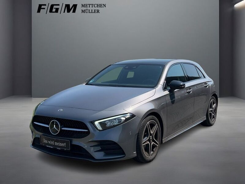 Mountaingrau metallic Gebraucht 2021 Mercedes A180 AMG line Limousine | 29.990 € (Etwas zu teuer) - Bild 1/2