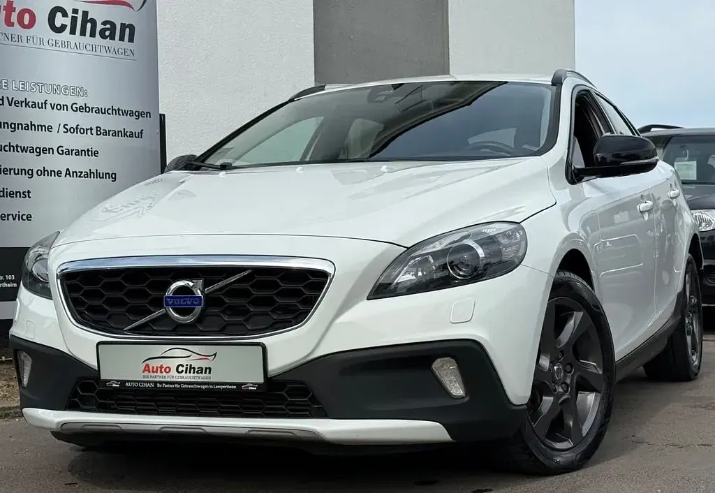 Gebraucht Volvo V40 CC Momentum 150 PS (110 kW) 2014 Weiß Kombi
