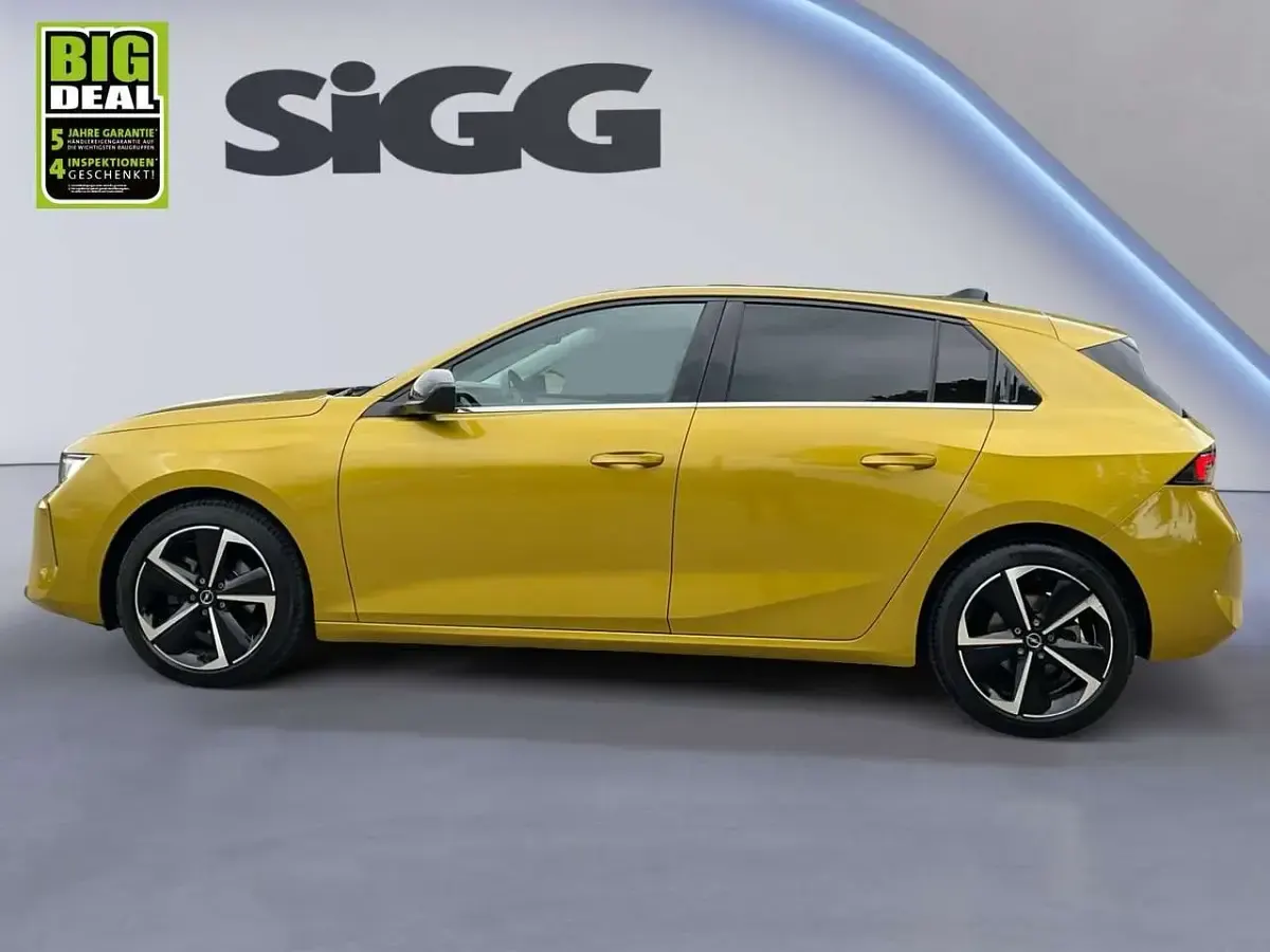 Gebraucht Opel Astra Elegance 131 PS (96 kW) 2023 Kult gelb Kleinwagen