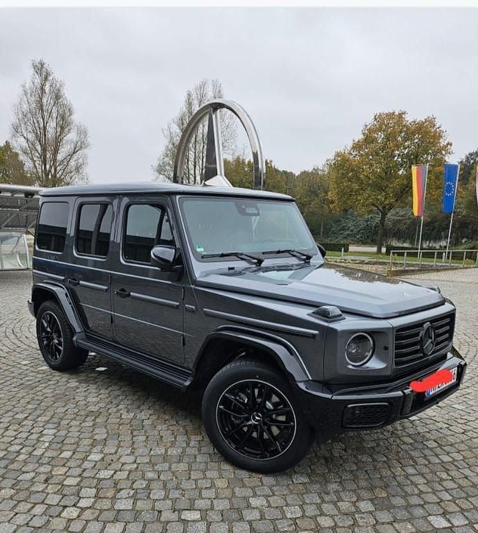 Grau Gebraucht 2024 Mercedes G450 AMG line SUV | 145.500 € - Bild 1/4
