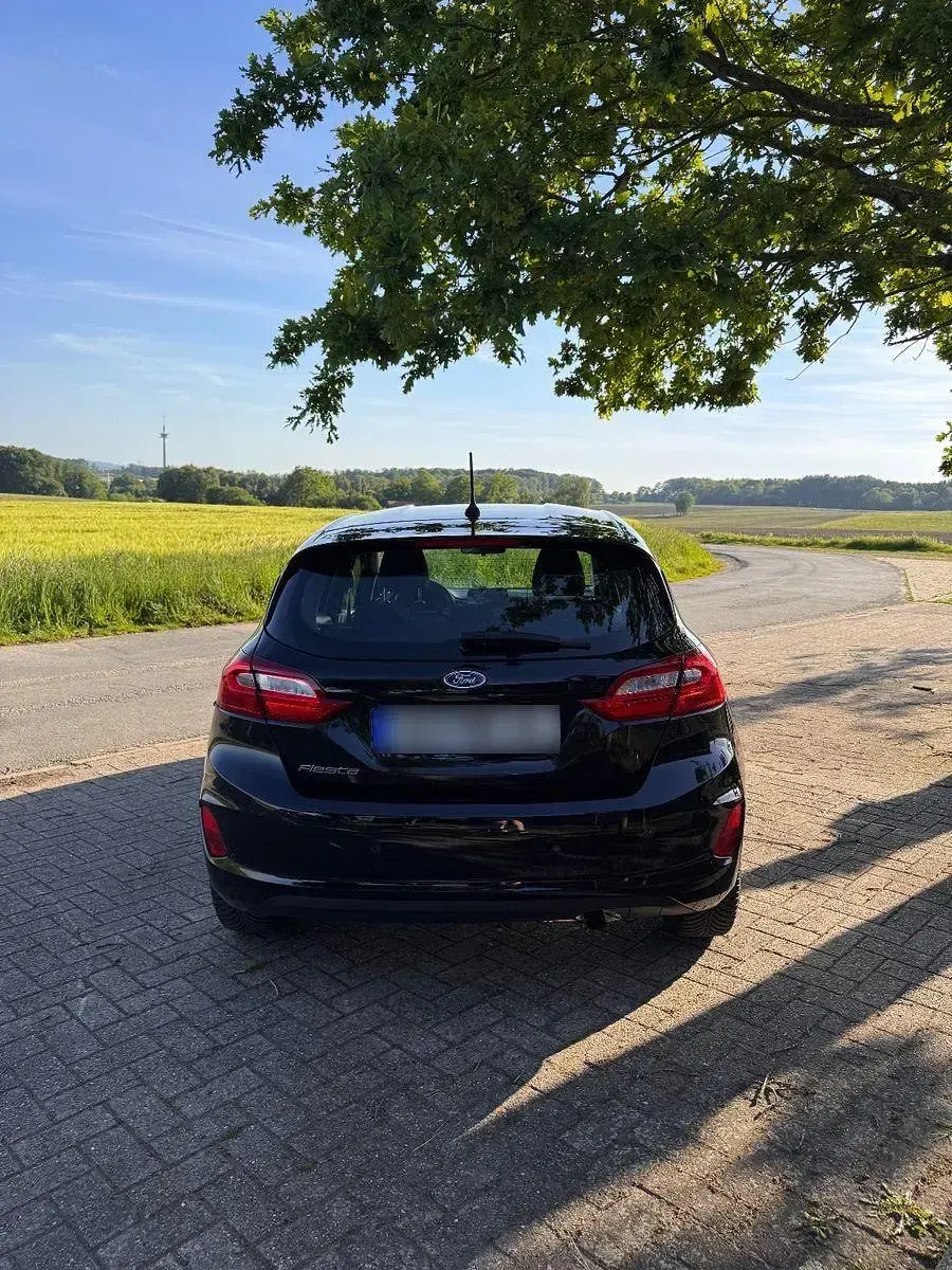 Gebraucht Ford Fiesta Cool & Connect 101 PS (74 kW) 2019 Schwarz Kleinwagen