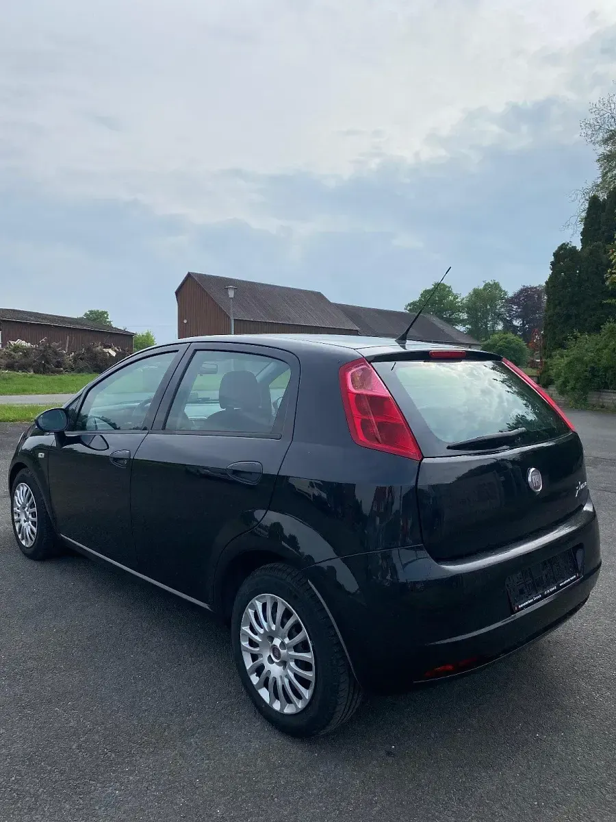 Gebraucht Fiat Grande Punto 75 PS (55 kW) 2011 Schwarz Kleinwagen